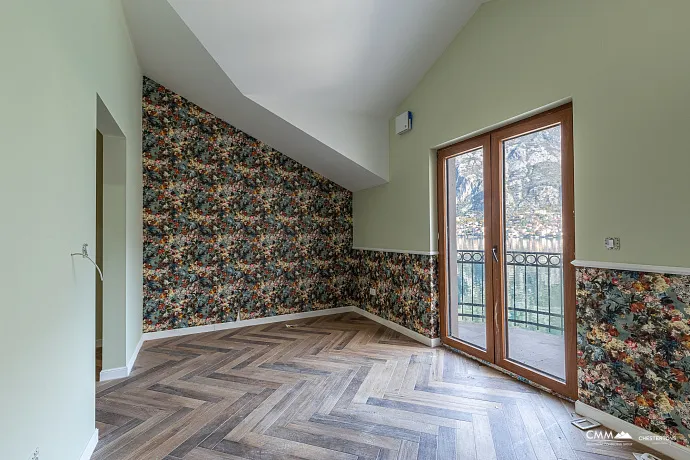 Eine luxuriöse dreistöckige Villa in erster Meereslinie in Kotor